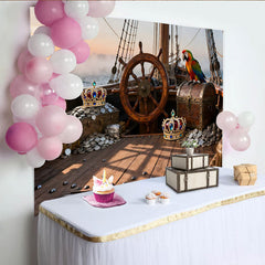 Lofaris Piratenschiff-Hintergrund mit Schatzkiste, Krone und Papagei, Fotokulisse für Kindergeburtstage