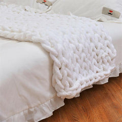 Lofaris Comfortable Warm White Handmade Thick Chunky Knit Blanket